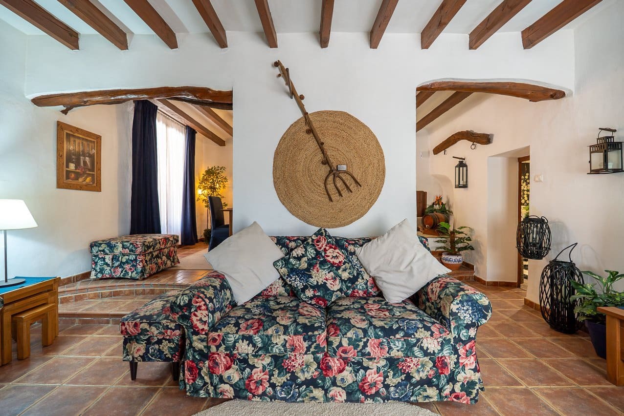 5 bedroom Villa for sale in La Romana with pool - € 545,000 (Ref: 9935135)
