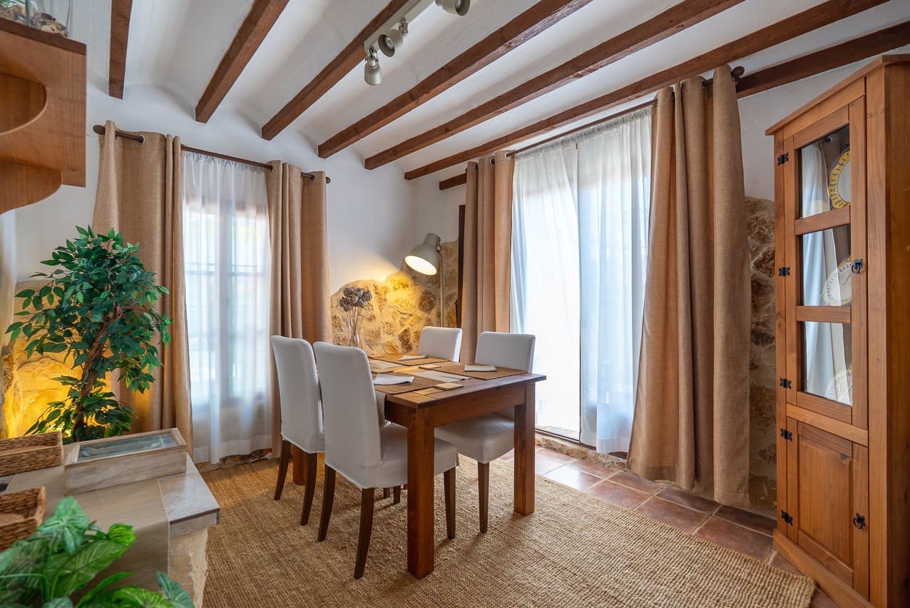 5 bedroom Villa for sale in La Romana with pool - € 545,000 (Ref: 9935135)