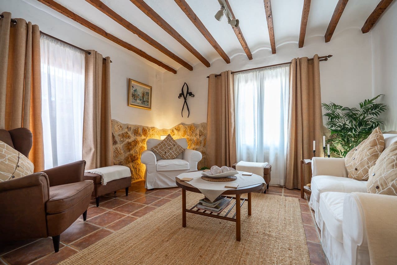 5 bedroom Villa for sale in La Romana with pool - € 545,000 (Ref: 9935135)