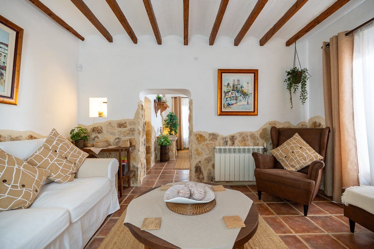5 bedroom Villa for sale in La Romana with pool - € 545,000 (Ref: 9935135)