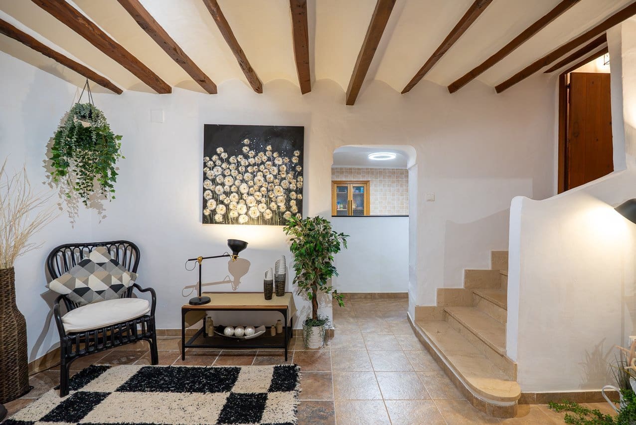 5 bedroom Villa for sale in La Romana with pool - € 545,000 (Ref: 9935135)