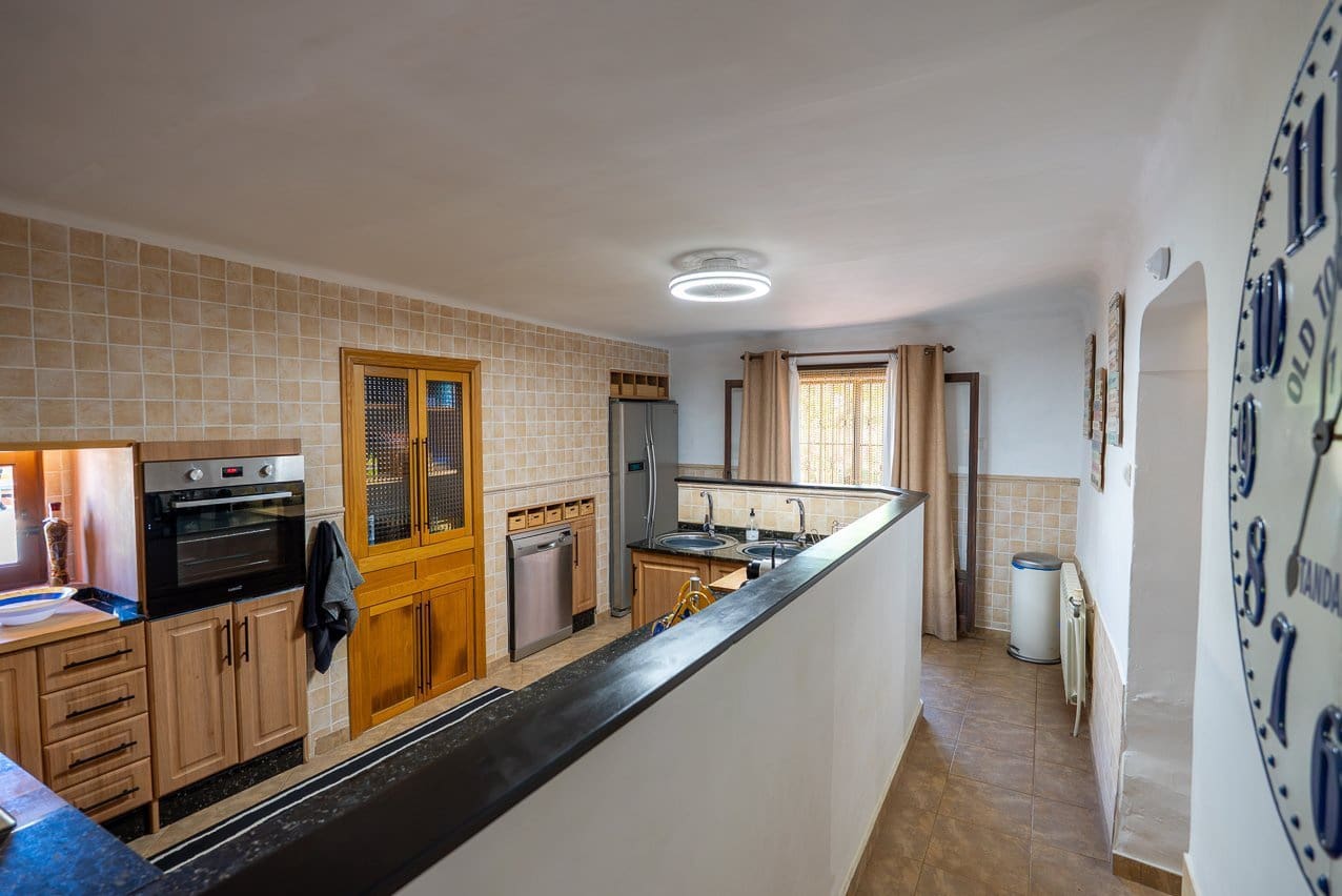 5 bedroom Villa for sale in La Romana with pool - € 545,000 (Ref: 9935135)