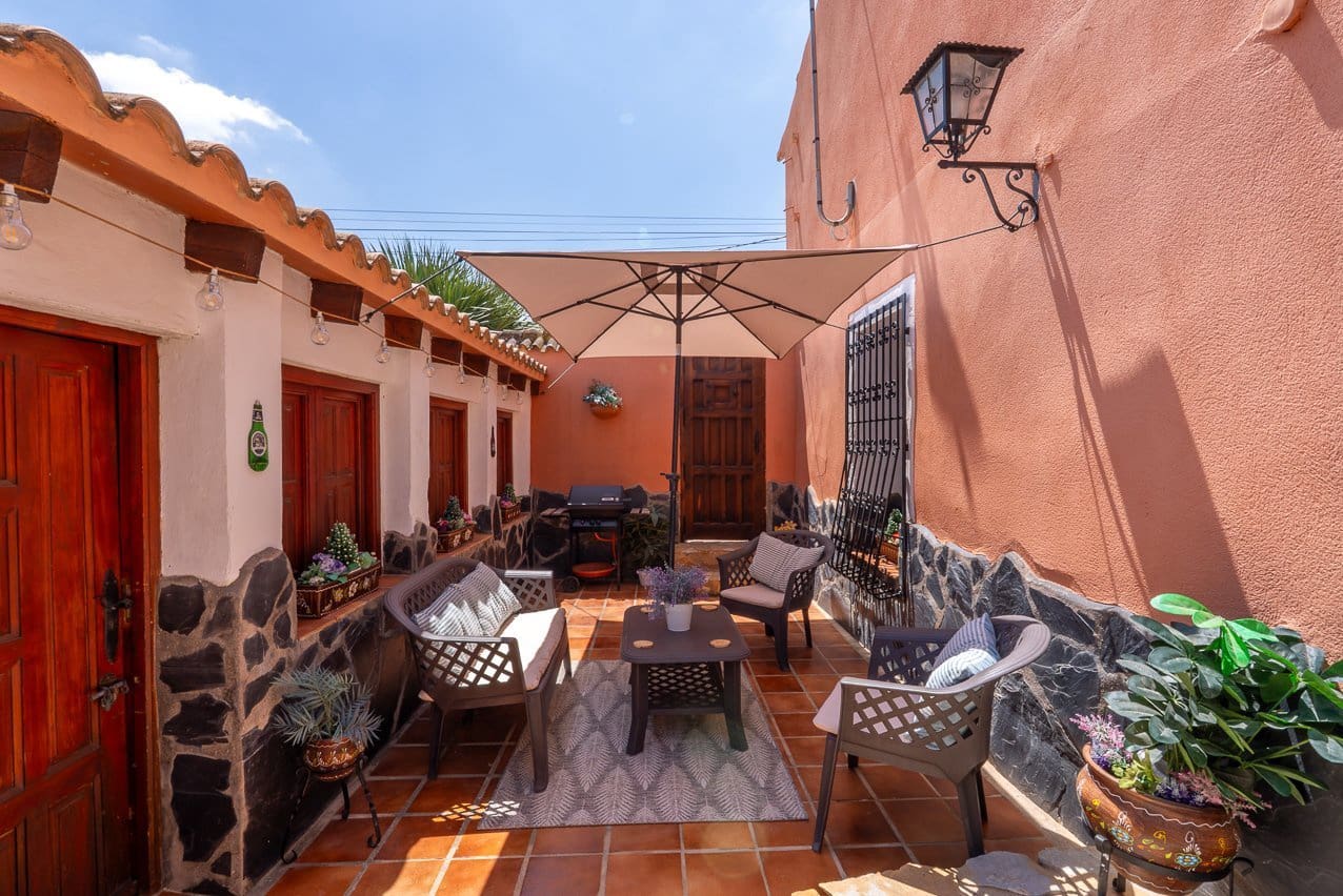 5 bedroom Villa for sale in La Romana with pool - € 545,000 (Ref: 9935135)