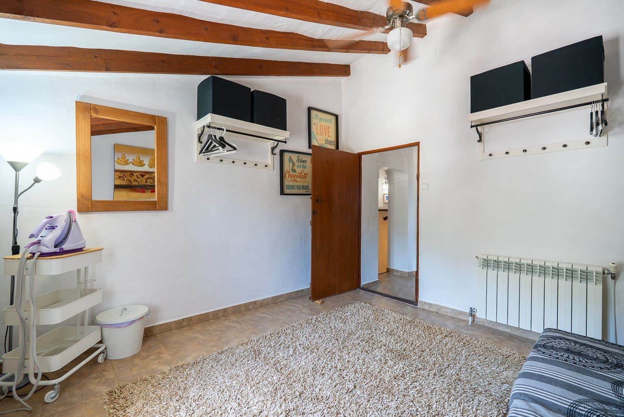 5 bedroom Villa for sale in La Romana with pool - € 545,000 (Ref: 9935135)