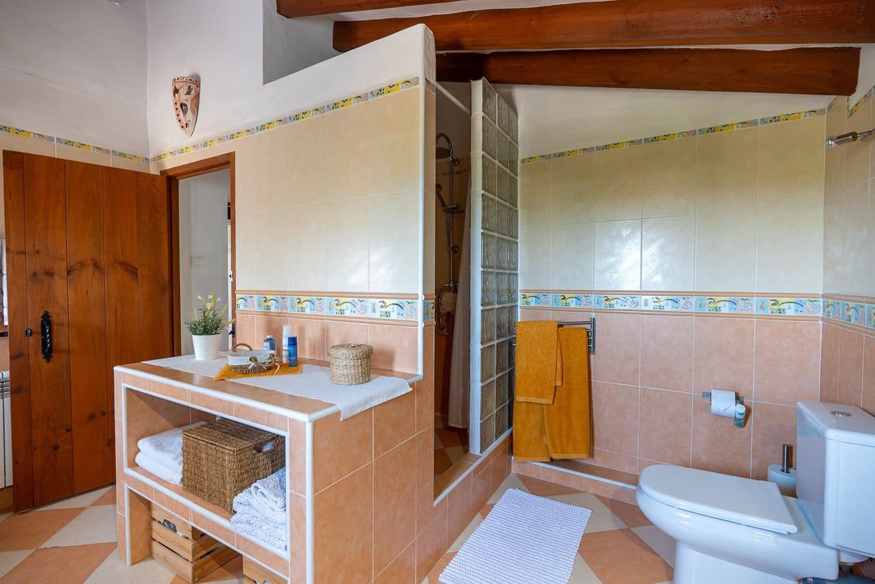 5 bedroom Villa for sale in La Romana with pool - € 545,000 (Ref: 9935135)