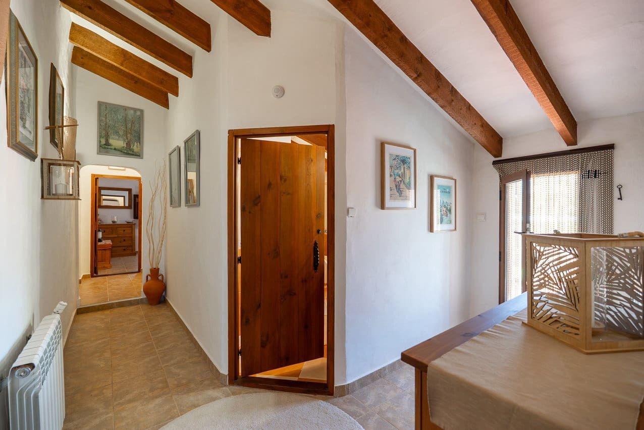 5 bedroom Villa for sale in La Romana with pool - € 545,000 (Ref: 9935135)