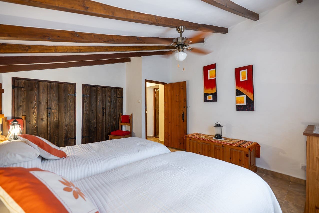 5 bedroom Villa for sale in La Romana with pool - € 545,000 (Ref: 9935135)