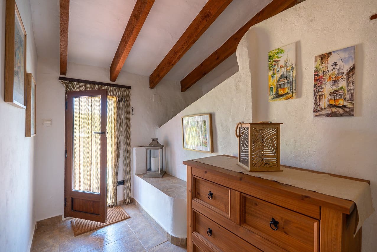 5 bedroom Villa for sale in La Romana with pool - € 545,000 (Ref: 9935135)