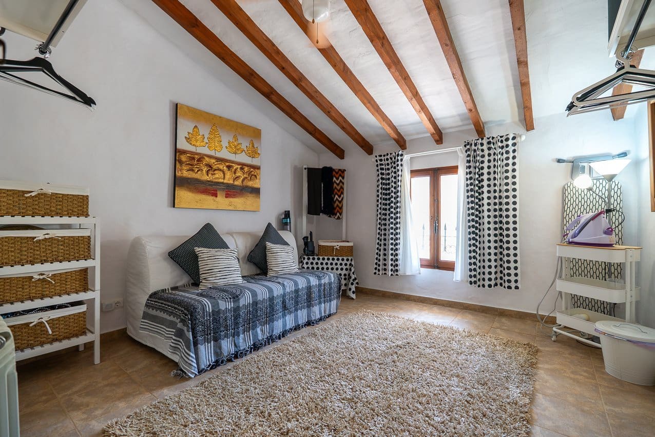 5 bedroom Villa for sale in La Romana with pool - € 545,000 (Ref: 9935135)