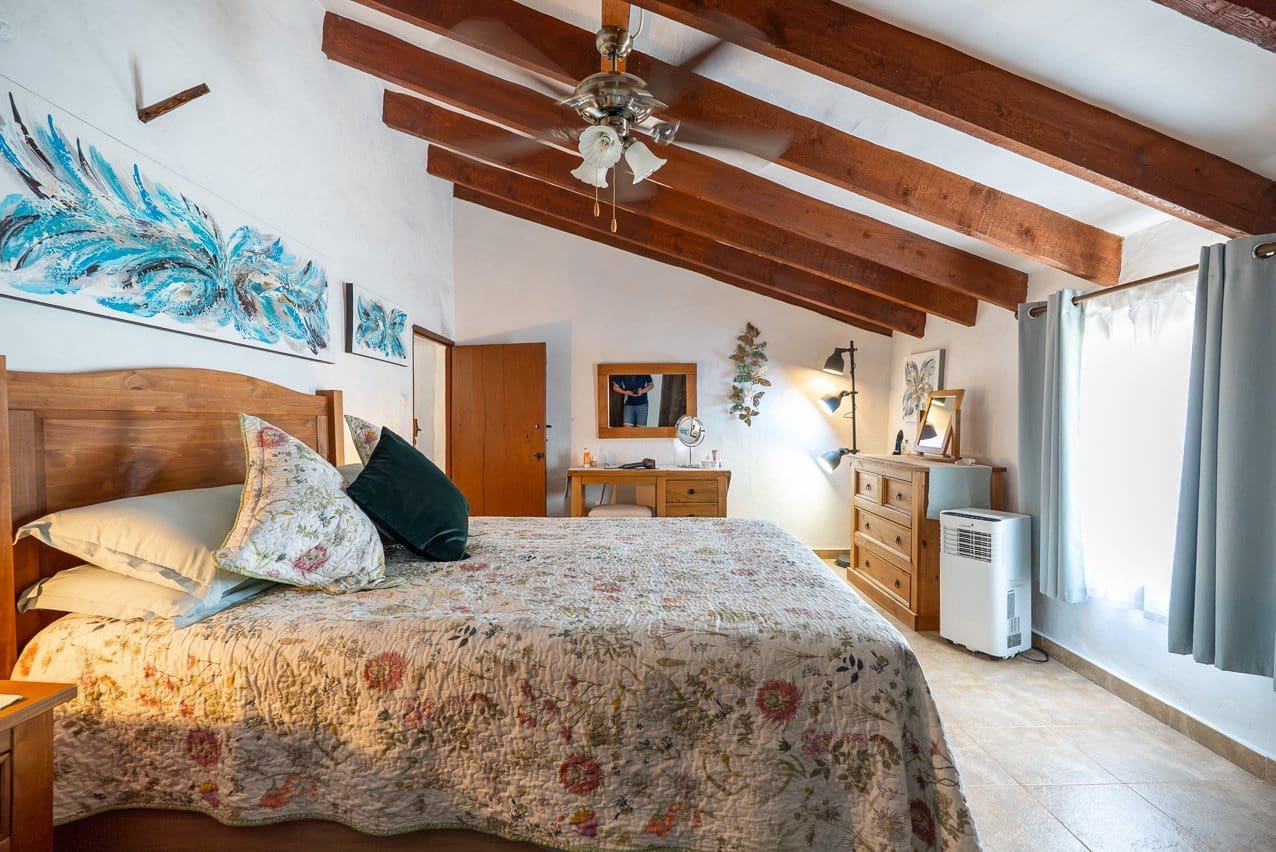 5 bedroom Villa for sale in La Romana with pool - € 545,000 (Ref: 9935135)