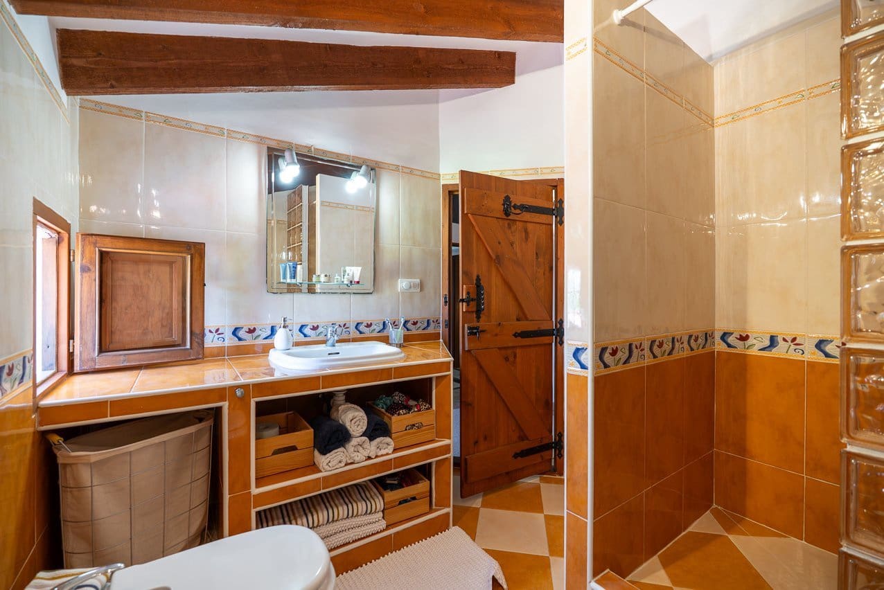 5 bedroom Villa for sale in La Romana with pool - € 545,000 (Ref: 9935135)