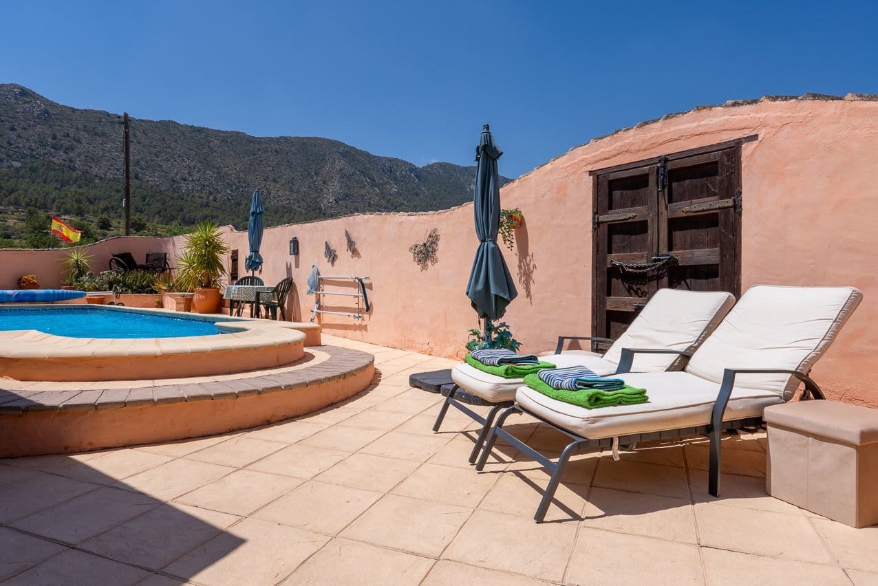 5 bedroom Villa for sale in La Romana with pool - € 545,000 (Ref: 9935135)