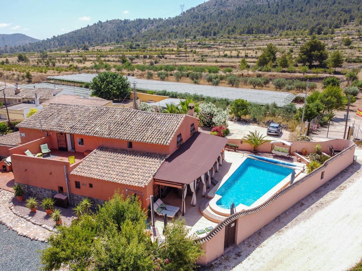 5 bedroom Villa for sale in La Romana with pool - € 545,000 (Ref: 9935135)