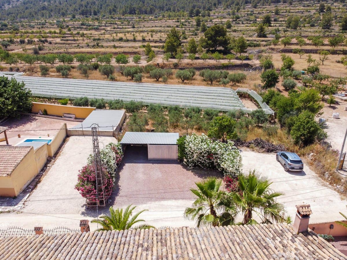 5 bedroom Villa for sale in La Romana with pool - € 545,000 (Ref: 9935135)