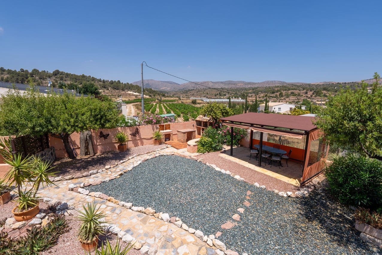 5 bedroom Villa for sale in La Romana with pool - € 545,000 (Ref: 9935135)