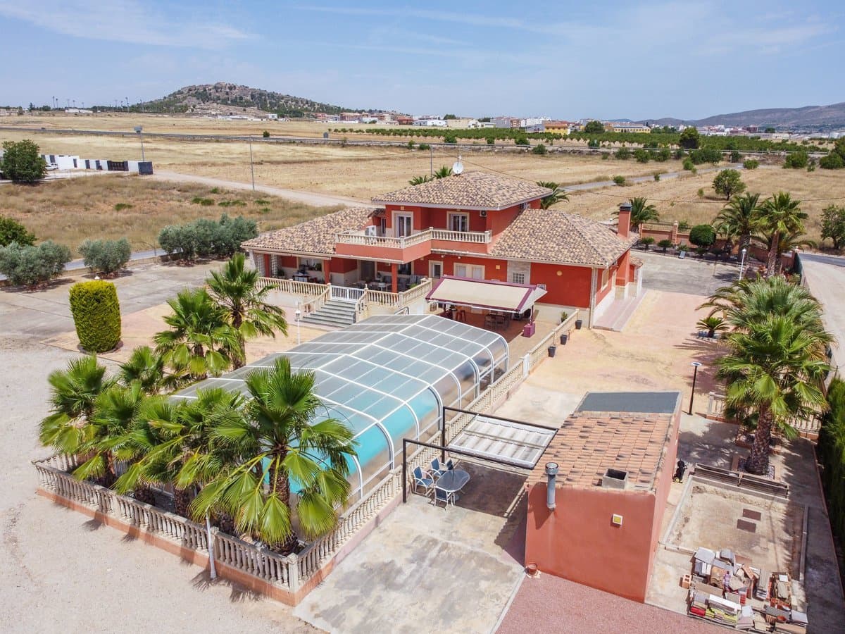 5 bedroom Villa for sale in Yecla with pool - € 580,000 (Ref: 9937139)