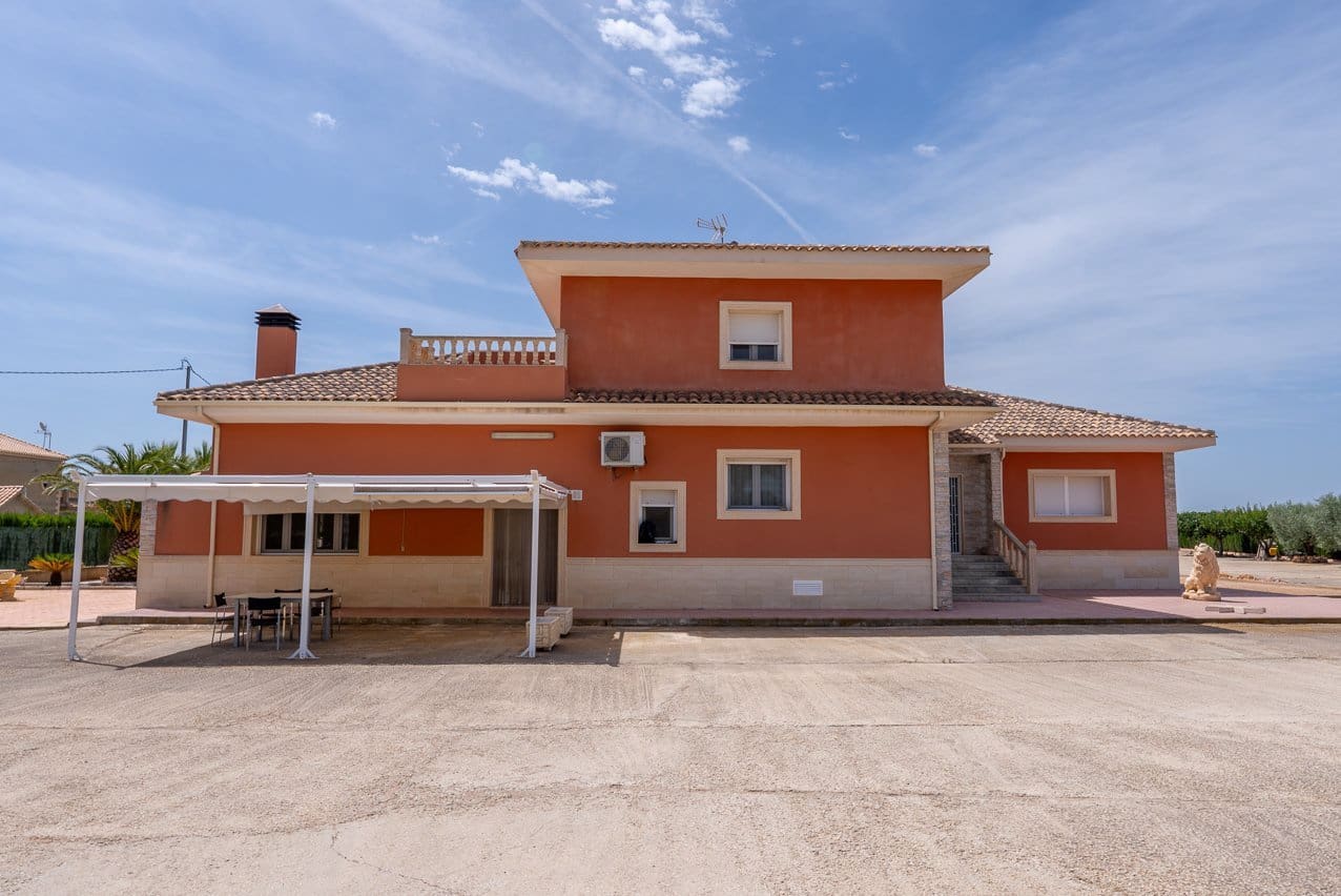 5 bedroom Villa for sale in Yecla with pool - € 580,000 (Ref: 9937139)