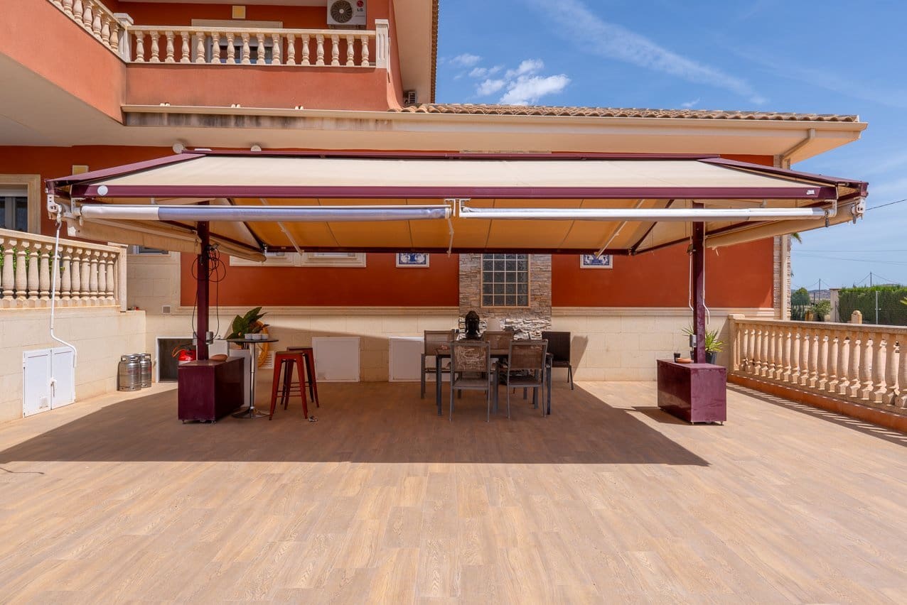 5 bedroom Villa for sale in Yecla with pool - € 580,000 (Ref: 9937139)