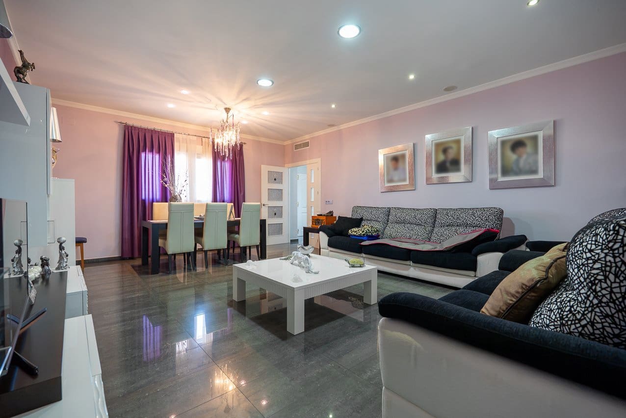 5 bedroom Villa for sale in Yecla with pool - € 580,000 (Ref: 9937139)