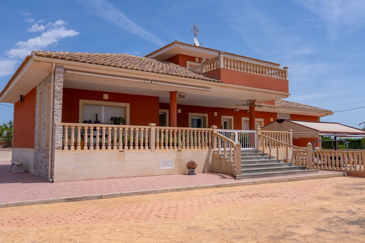 5 bedroom Villa for sale in Yecla with pool - € 580,000 (Ref: 9937139)