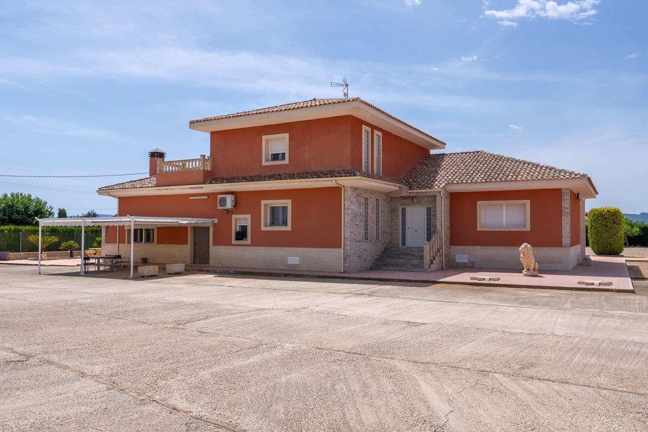 5 bedroom Villa for sale in Yecla with pool - € 580,000 (Ref: 9937139)