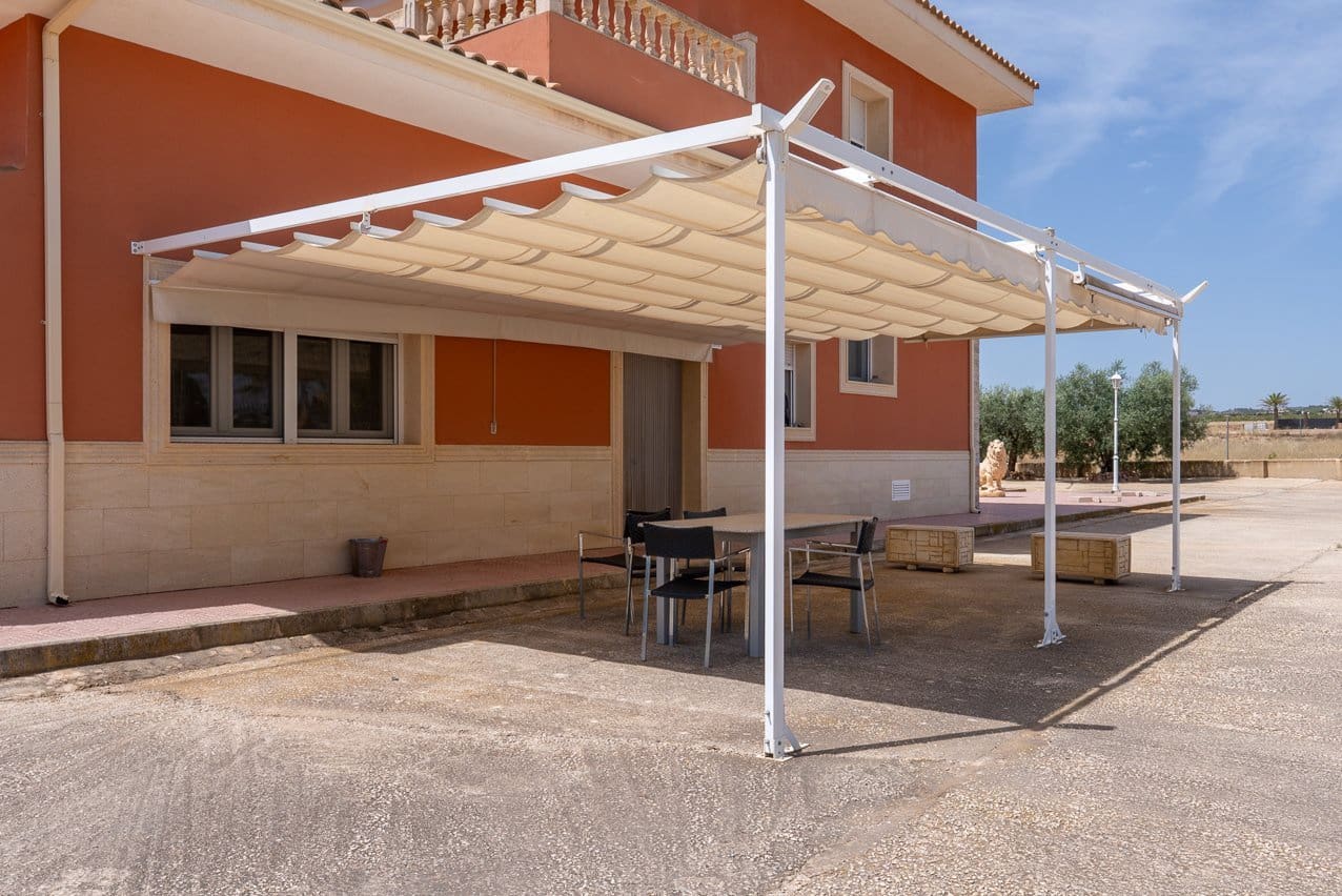 5 bedroom Villa for sale in Yecla with pool - € 580,000 (Ref: 9937139)