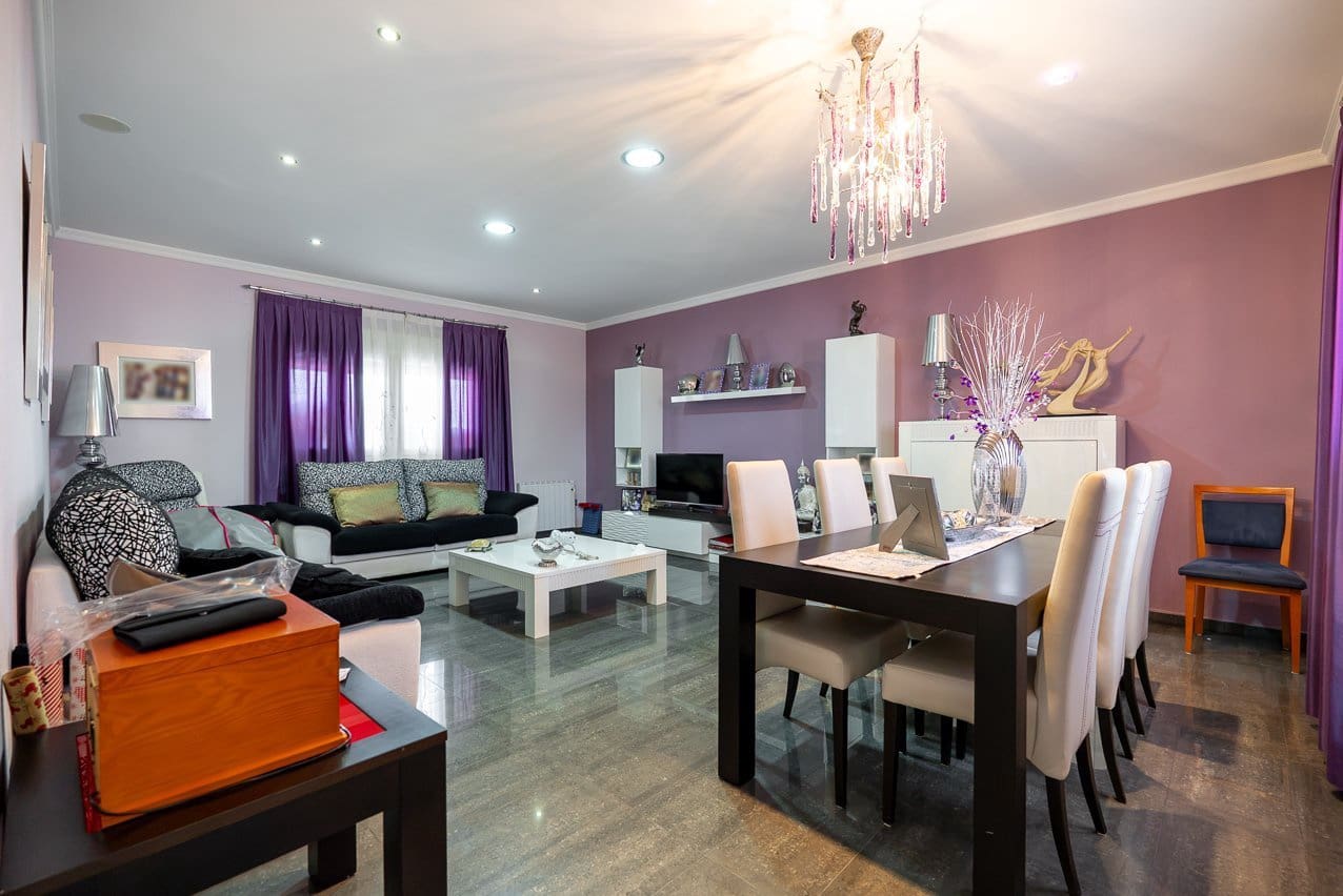 5 bedroom Villa for sale in Yecla with pool - € 580,000 (Ref: 9937139)