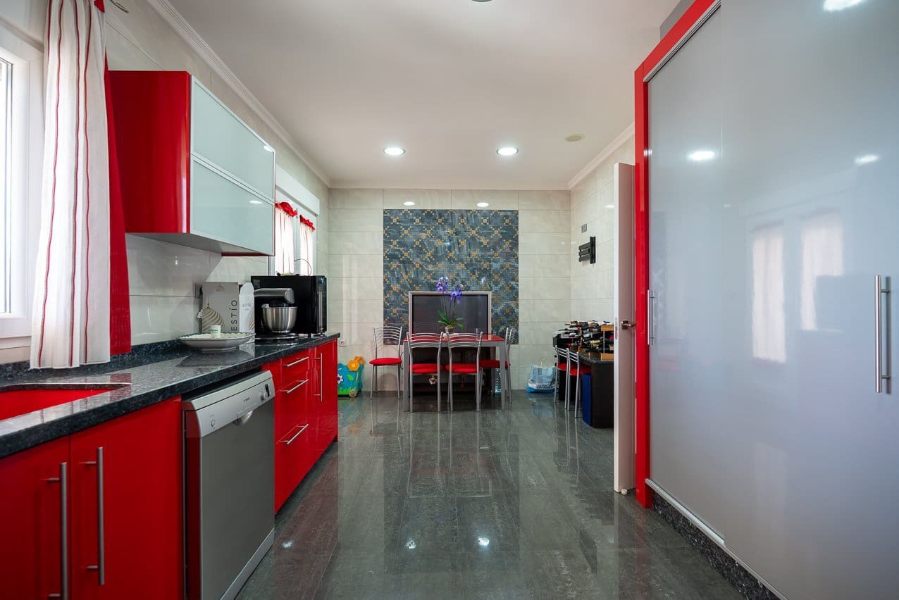 5 bedroom Villa for sale in Yecla with pool - € 580,000 (Ref: 9937139)