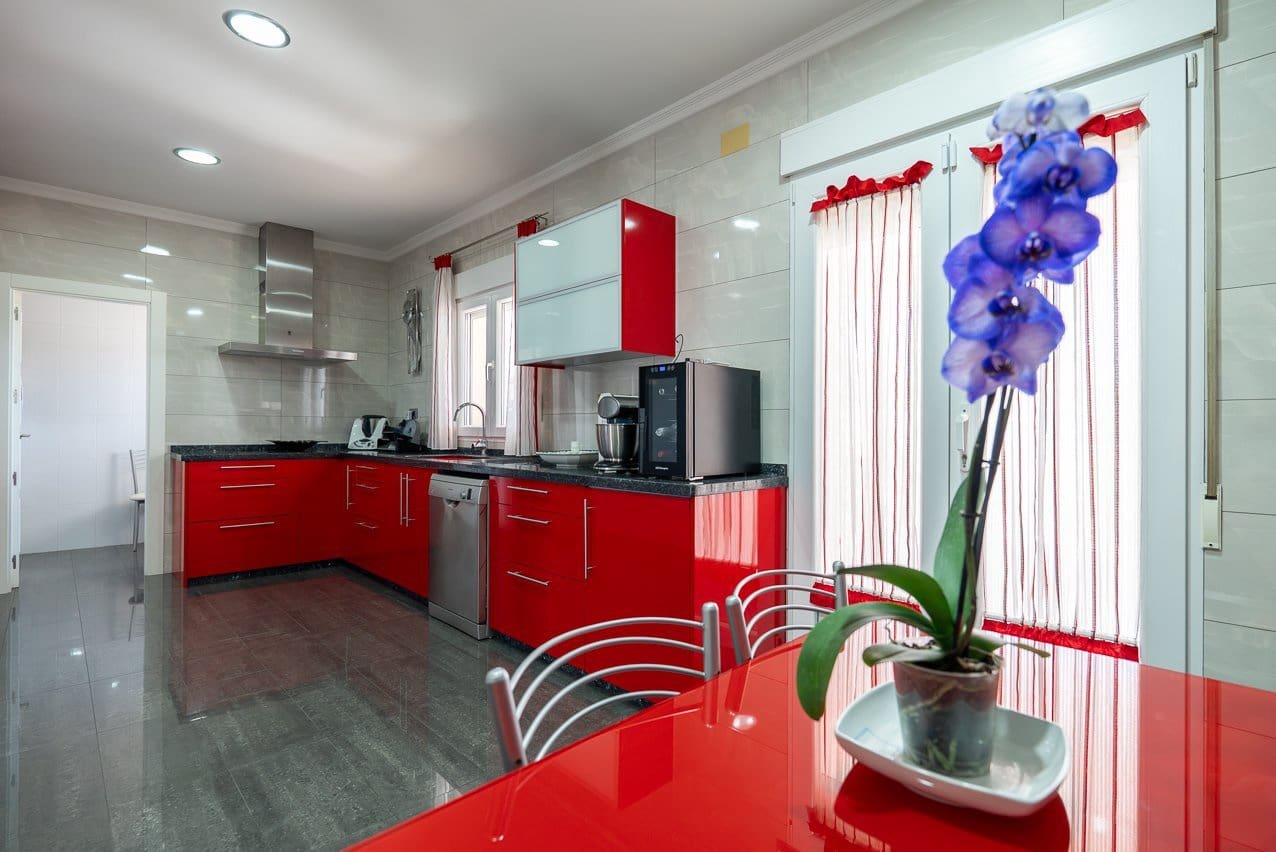 5 bedroom Villa for sale in Yecla with pool - € 580,000 (Ref: 9937139)