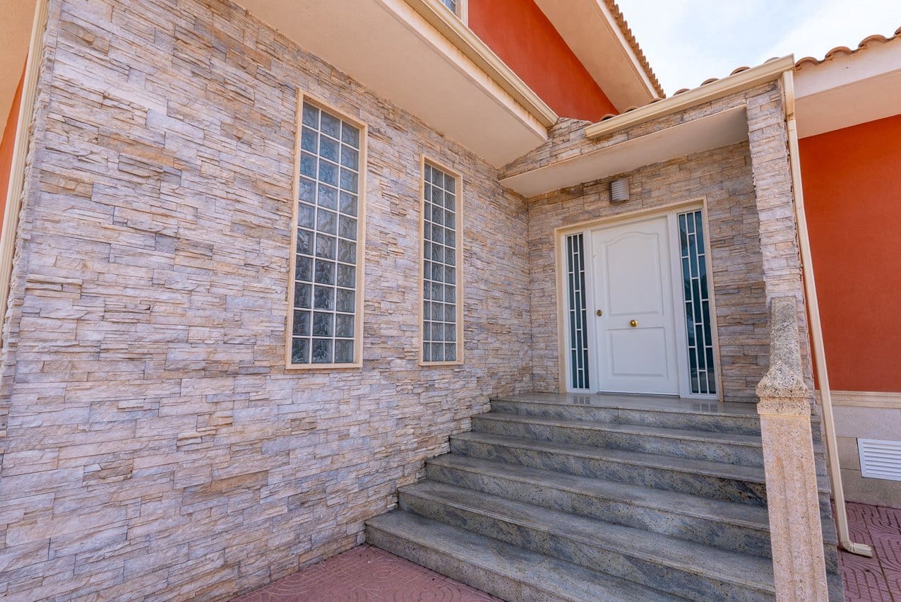 5 bedroom Villa for sale in Yecla with pool - € 580,000 (Ref: 9937139)