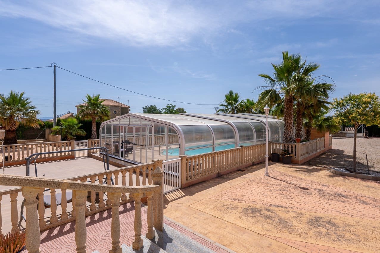 5 bedroom Villa for sale in Yecla with pool - € 580,000 (Ref: 9937139)