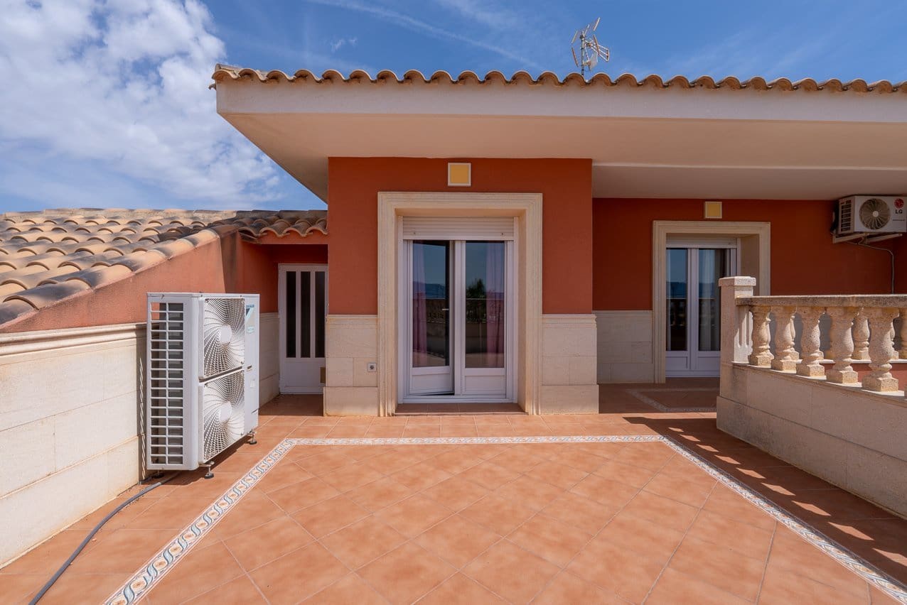 5 bedroom Villa for sale in Yecla with pool - € 580,000 (Ref: 9937139)