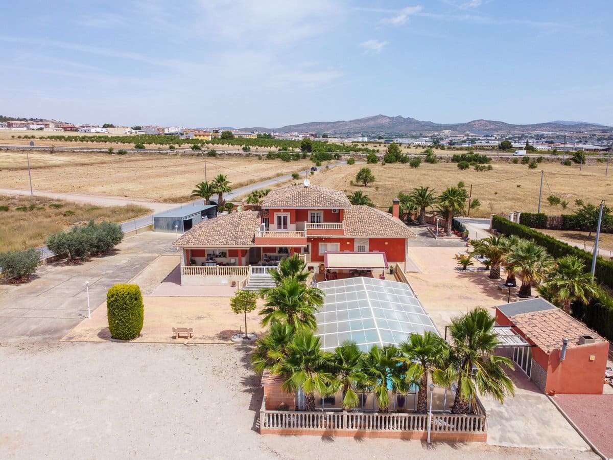 5 bedroom Villa for sale in Yecla with pool - € 580,000 (Ref: 9937139)