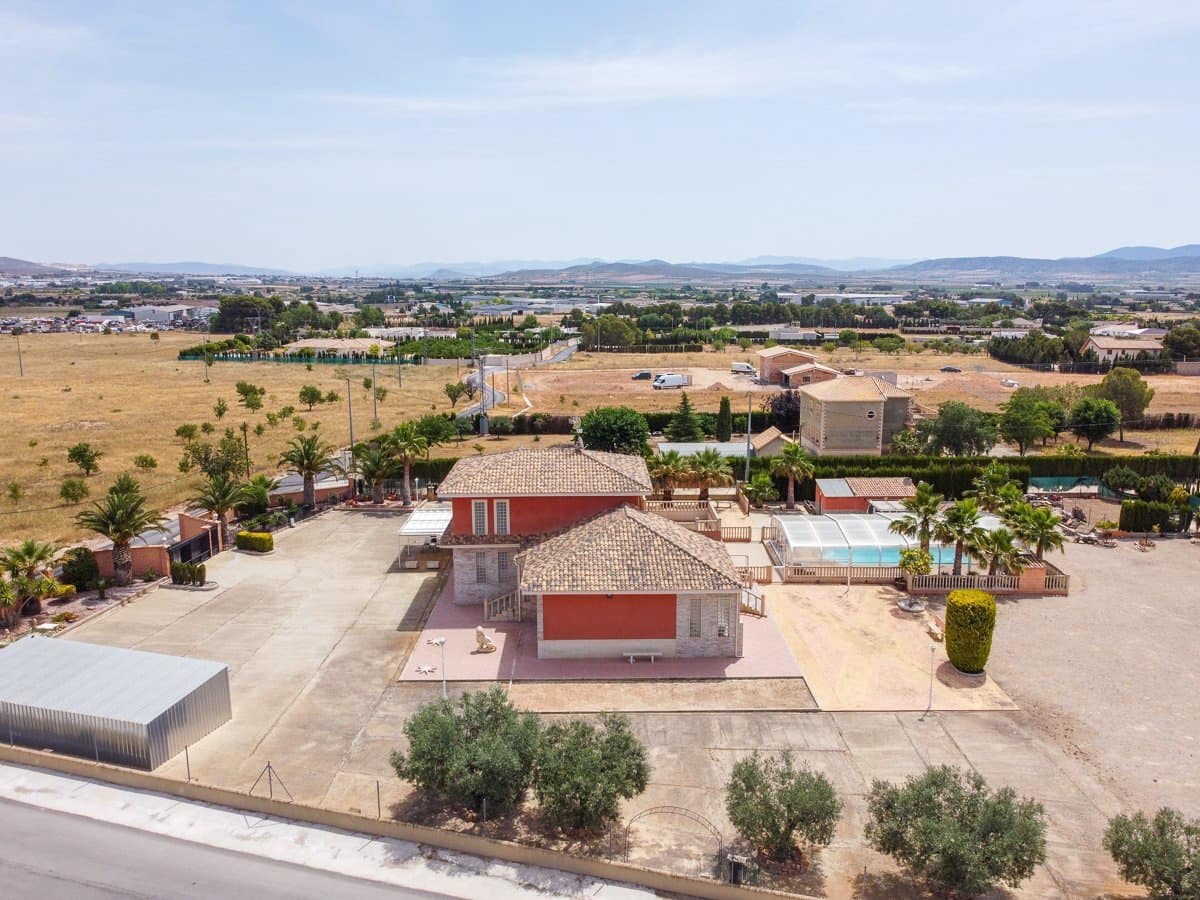 5 bedroom Villa for sale in Yecla with pool - € 580,000 (Ref: 9937139)
