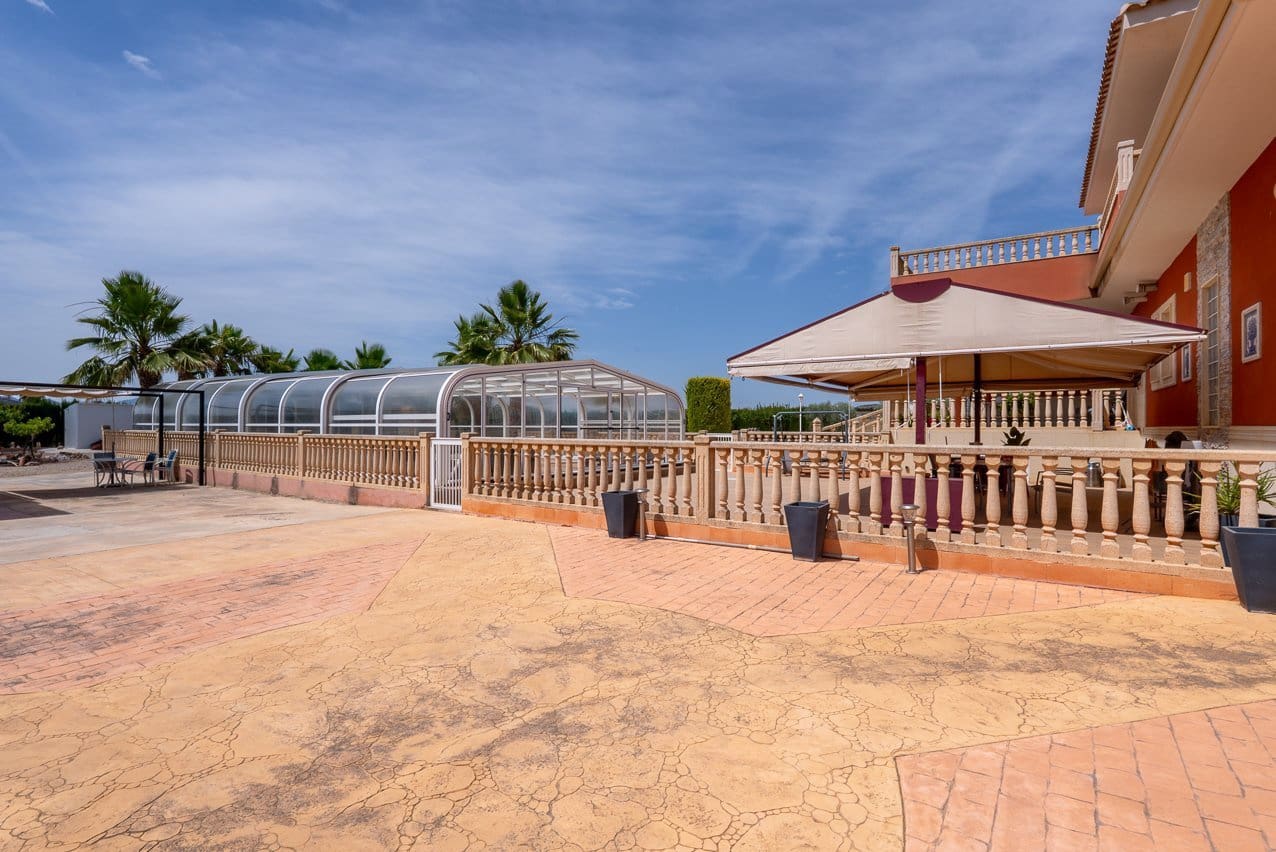 5 bedroom Villa for sale in Yecla with pool - € 580,000 (Ref: 9937139)