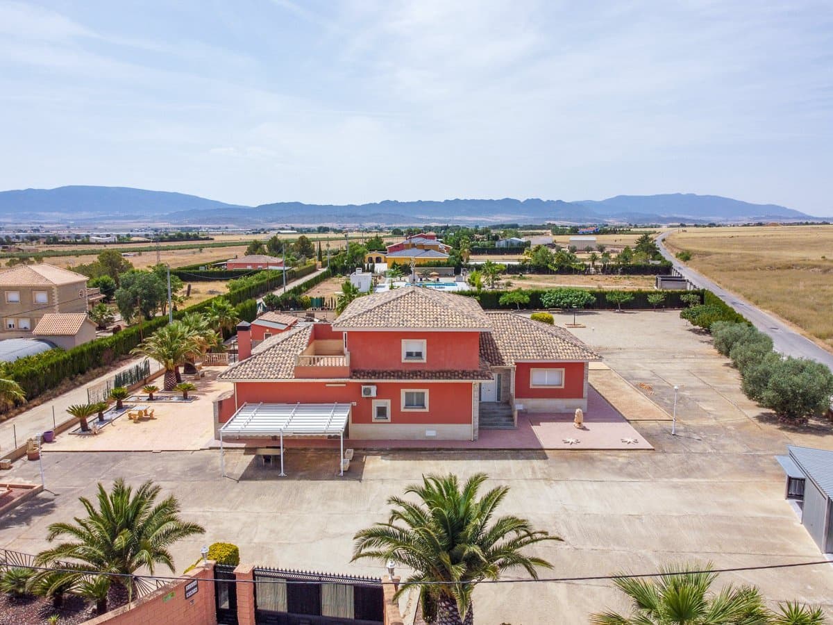 5 bedroom Villa for sale in Yecla with pool - € 580,000 (Ref: 9937139)