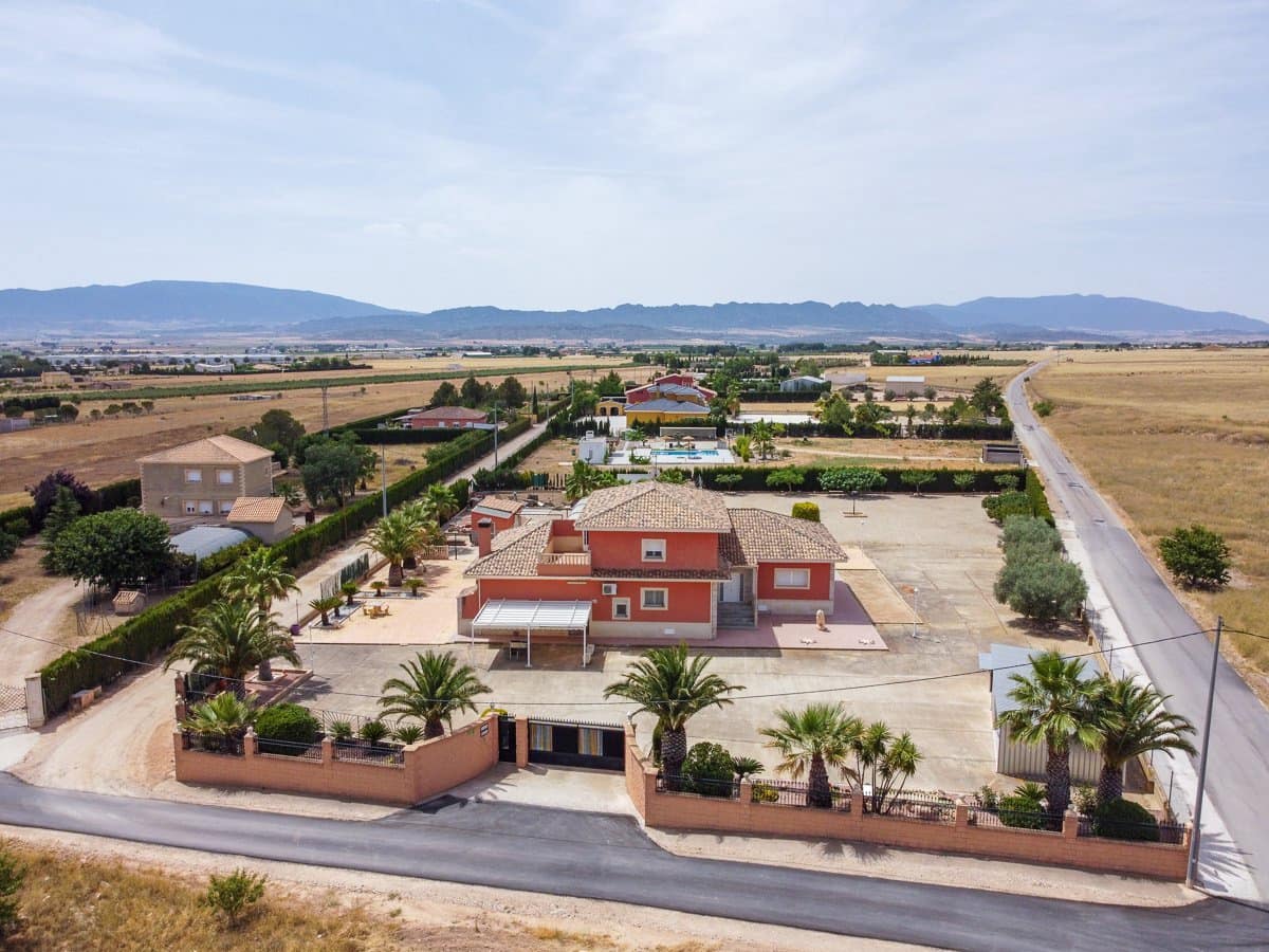 5 bedroom Villa for sale in Yecla with pool - € 580,000 (Ref: 9937139)