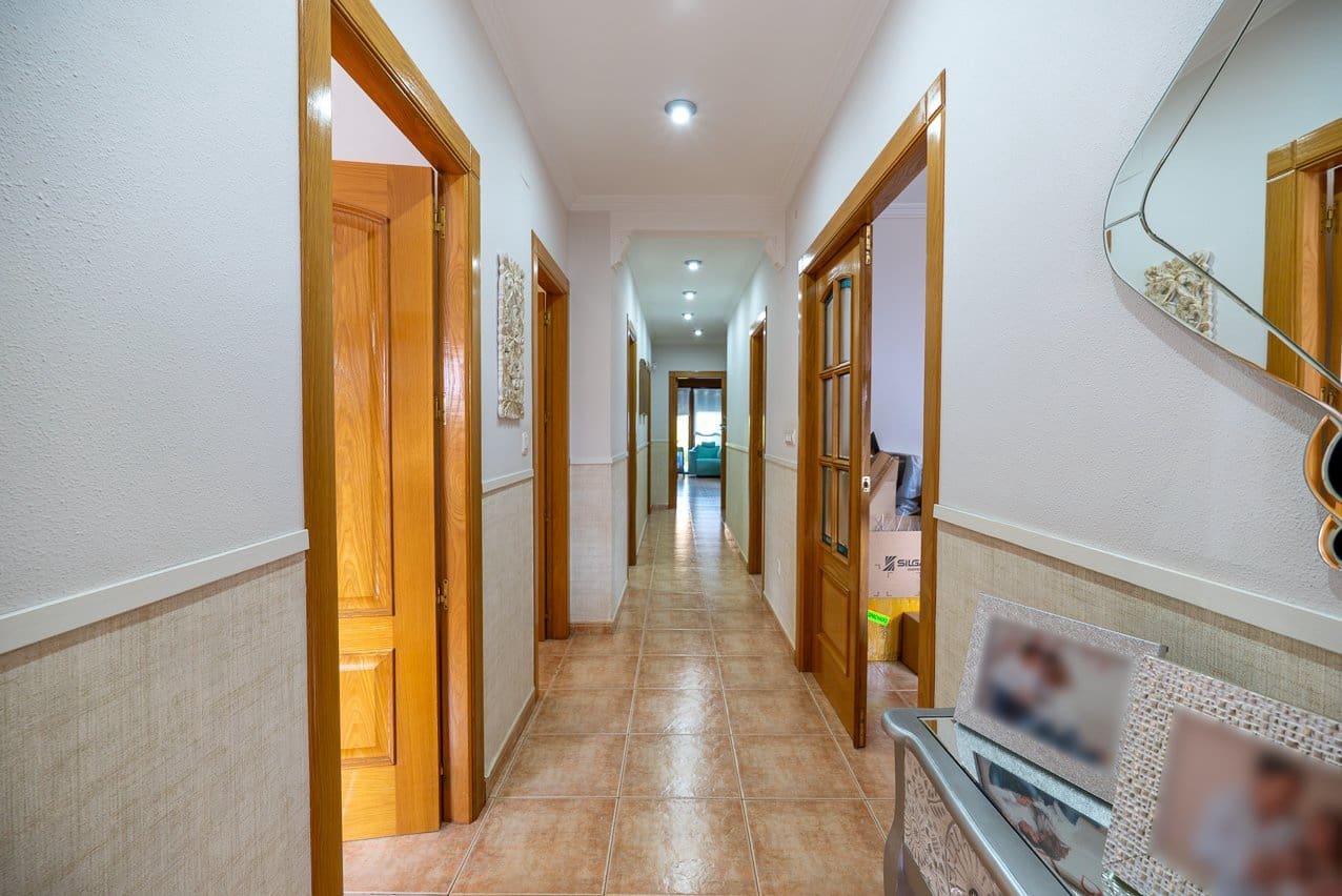 4 makuuhuone Omakotitalo myytävänä paikassa Pinoso mukana uima-altaan - 299 950 € (Ref: 9941630)
