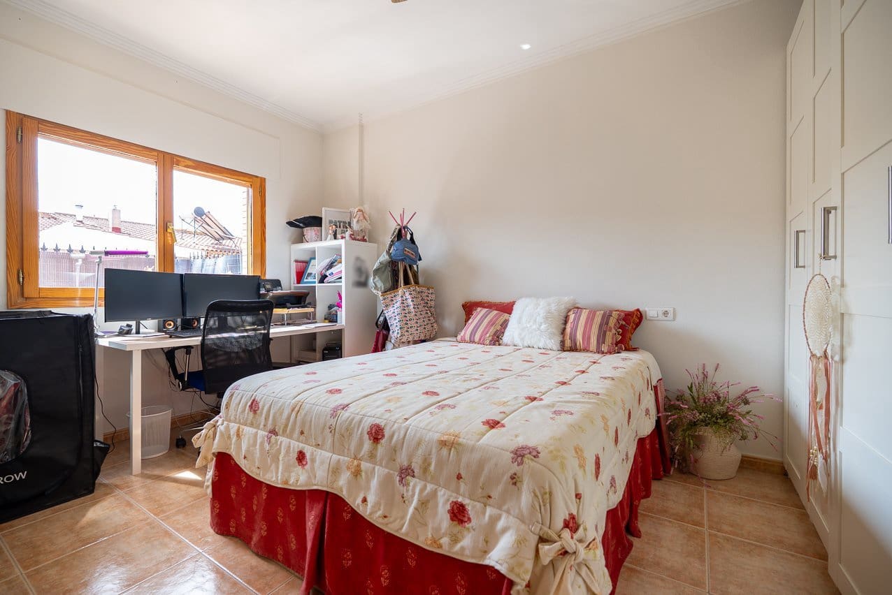 4 makuuhuone Omakotitalo myytävänä paikassa Pinoso mukana uima-altaan - 299 950 € (Ref: 9941630)