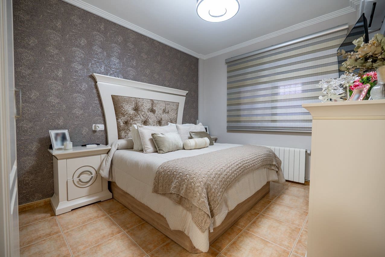 4 makuuhuone Omakotitalo myytävänä paikassa Pinoso mukana uima-altaan - 299 950 € (Ref: 9941630)