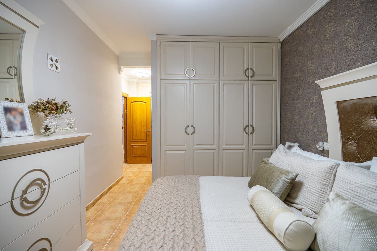 4 makuuhuone Omakotitalo myytävänä paikassa Pinoso mukana uima-altaan - 299 950 € (Ref: 9941630)