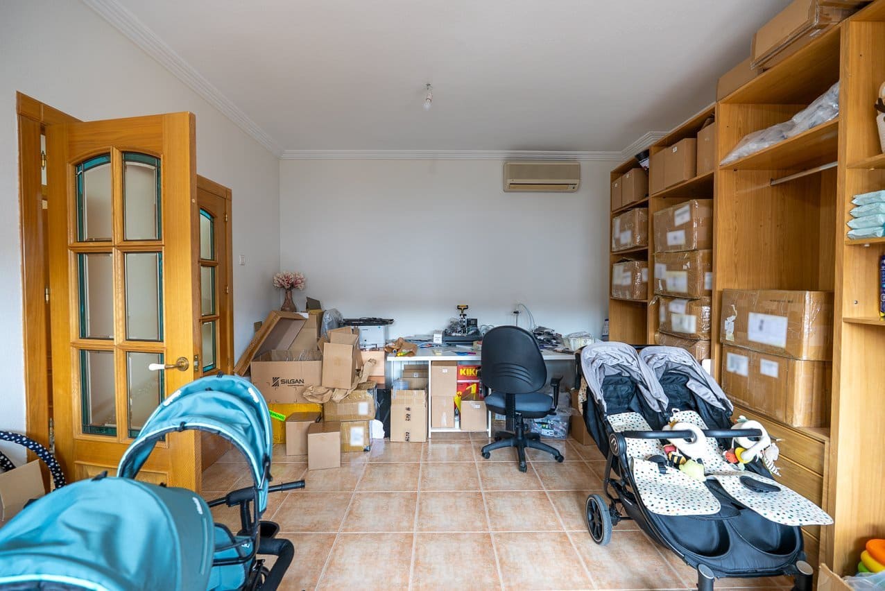 4 makuuhuone Omakotitalo myytävänä paikassa Pinoso mukana uima-altaan - 299 950 € (Ref: 9941630)