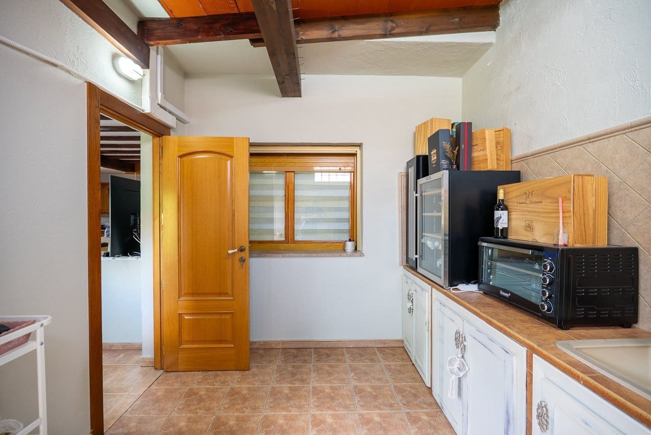 4 makuuhuone Omakotitalo myytävänä paikassa Pinoso mukana uima-altaan - 299 950 € (Ref: 9941630)