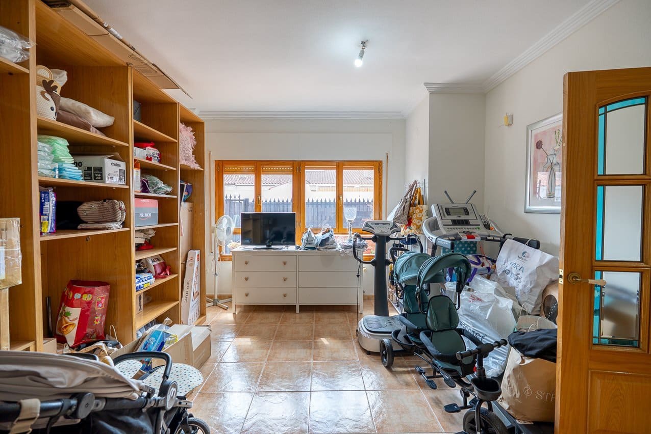 4 makuuhuone Omakotitalo myytävänä paikassa Pinoso mukana uima-altaan - 299 950 € (Ref: 9941630)