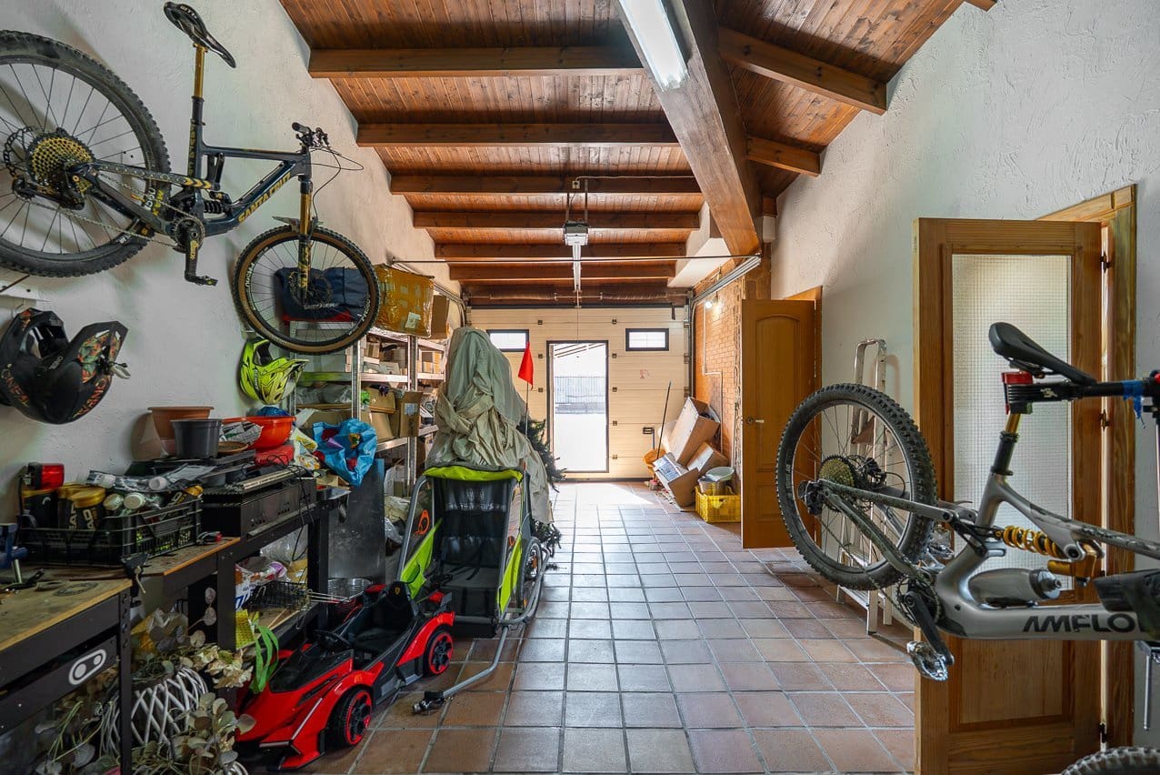 4 makuuhuone Omakotitalo myytävänä paikassa Pinoso mukana uima-altaan - 299 950 € (Ref: 9941630)