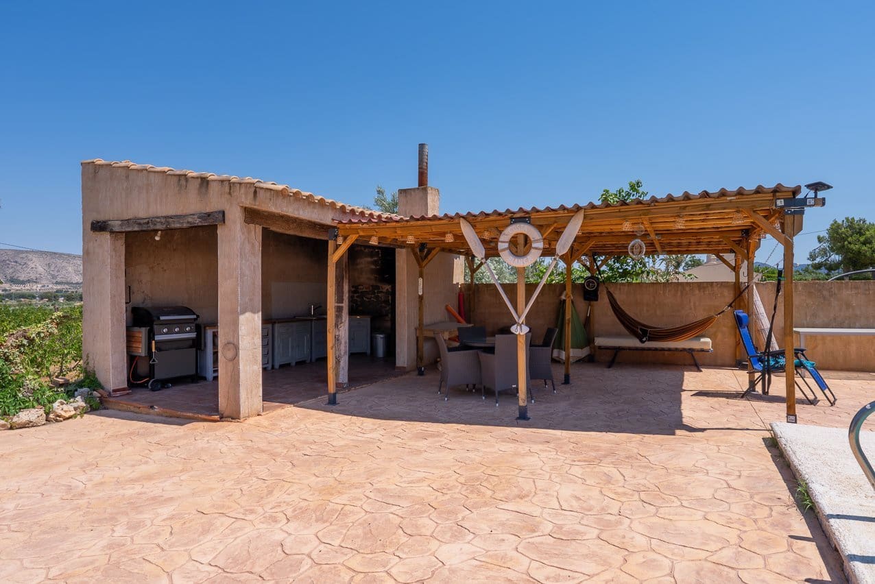 4 chambre Finca/Maison de Campagne à vendre à Villena avec piscine - 399 000 € (Ref: 9956700)