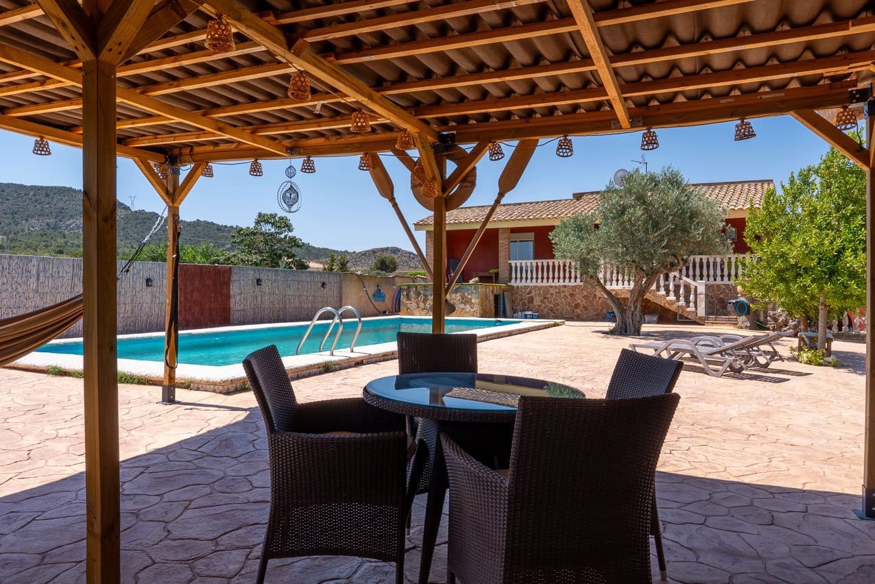 4 chambre Finca/Maison de Campagne à vendre à Villena avec piscine - 399 000 € (Ref: 9956700)
