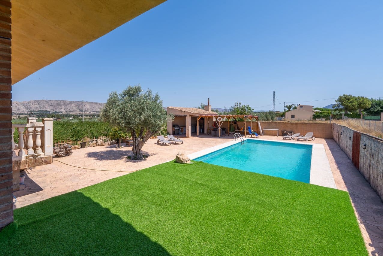 4 chambre Finca/Maison de Campagne à vendre à Villena avec piscine - 399 000 € (Ref: 9956700)