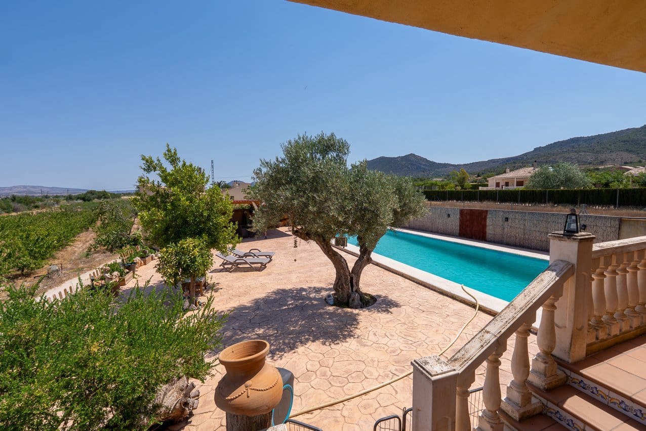 4 chambre Finca/Maison de Campagne à vendre à Villena avec piscine - 399 000 € (Ref: 9956700)