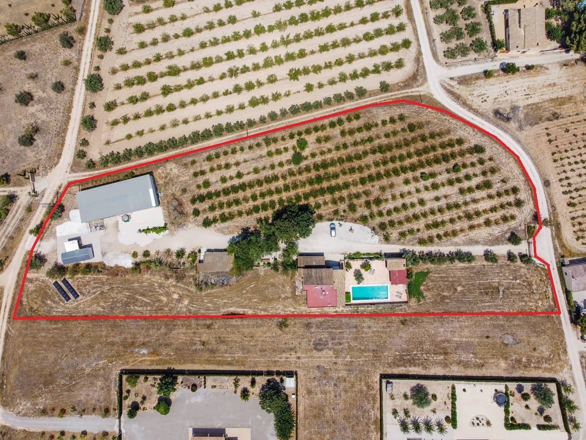 4 chambre Finca/Maison de Campagne à vendre à Villena avec piscine - 399 000 € (Ref: 9956700)